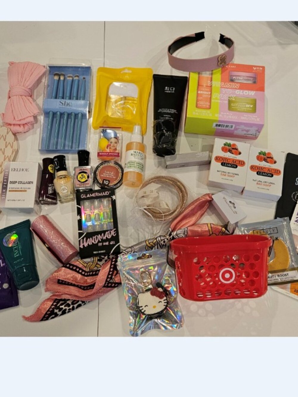 Mystery Bundle with Target Mini Basket & Hello Kitty AirTag Holder Keychain - Picture 12 of 12